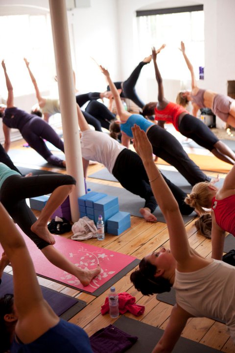 2012 Teacher Training Review ~ Josie Taylor 2 A packed class reaching both arms overhead